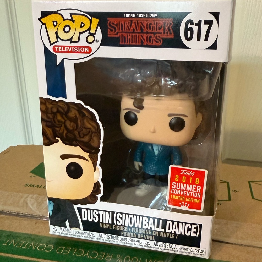 Funko Pop Stranger Things- Dustin Snowball Dance 2018 Summer Convention